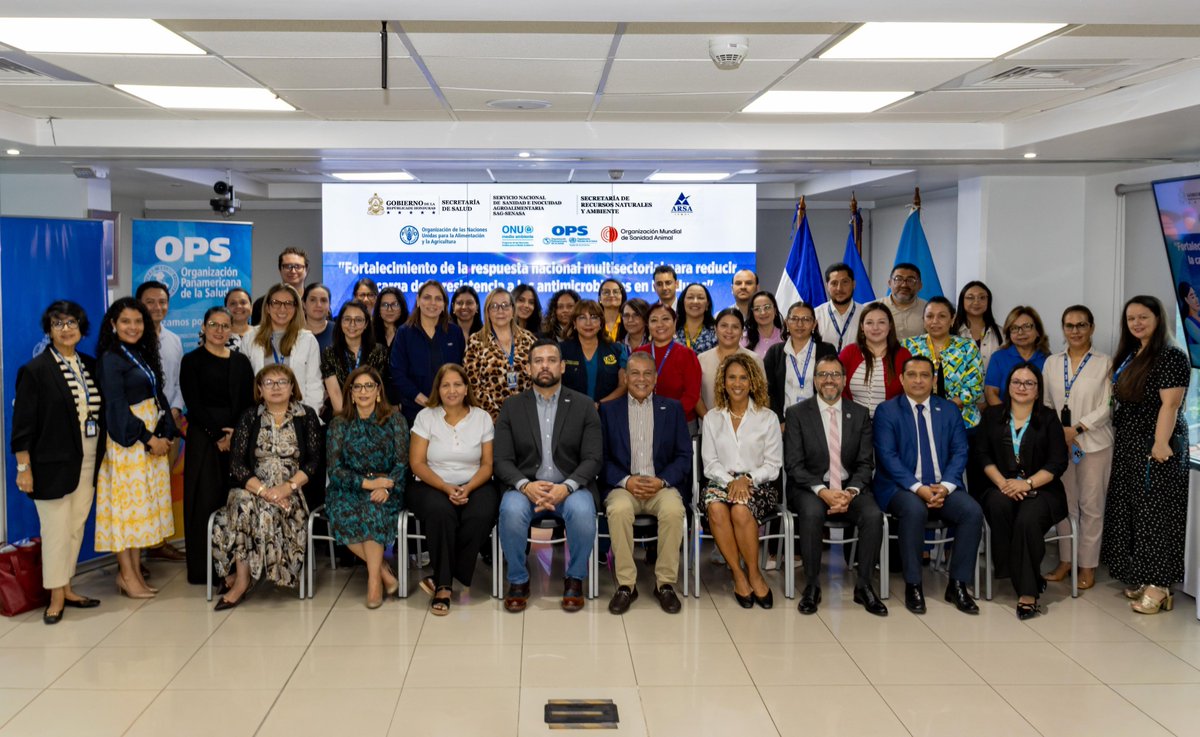 OPSOMS_Honduras's tweet photo. Los antimicrobianos han salvado millones de vidas. Hoy debemos protegerlos para que sigan haciéndolo mañana. Honduras impulsa la respuesta ante #ResistenciaAntimicrobiana bajo el enfoque #UnaSalud, uniendo salud humana, animal y ambiental para proteger a las futuras generaciones https://t.co/gdz1zW8ROt