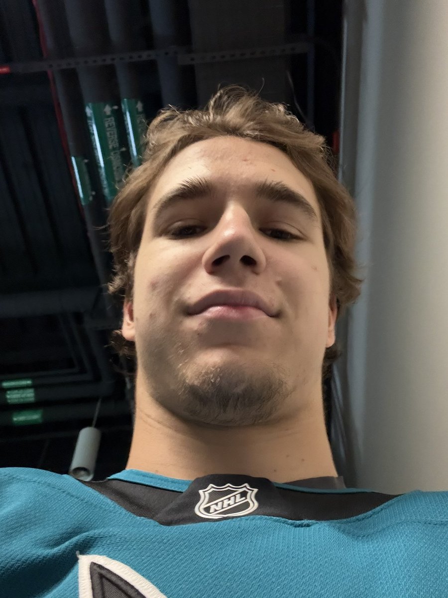 cagspilled's tweet photo. since hes wants that angle so bad to i say veto the new headshot and use this instead https://t.co/IjlJBBDU2i