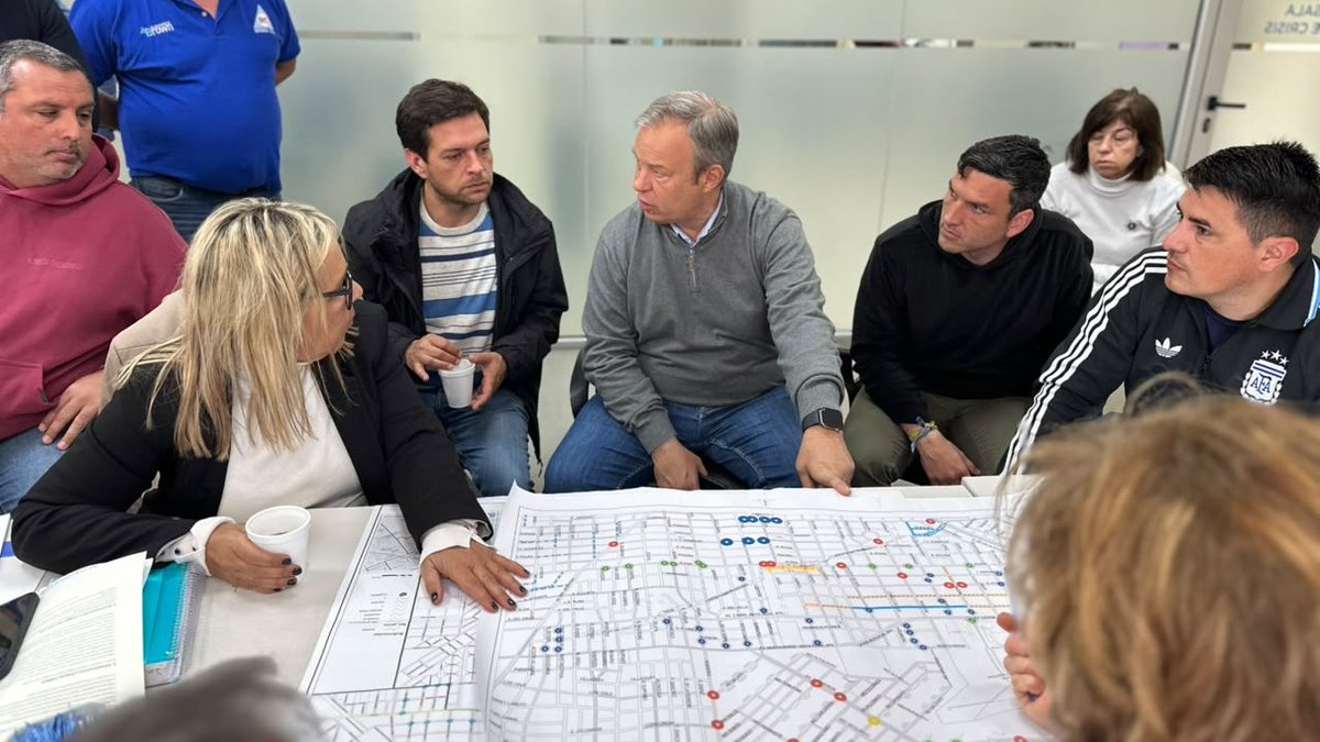 CascallaresPJ's tweet photo. ¡ALTE BROWN RECIBIRÁ LA BENDICIÓN DEL PAPA!

🇦🇷🇻🇦 Recibimos la confirmación de que el próximo lunes 9 de noviembre el Papa León XIV Visitará Almirante Brown en una jornada histórica. 

Por eso hoy junto a @JuanoFabiani, @paulaeichel, @nicolaspj80 y el equipo de @MunicipioBrown realizamos una reunión de trabajo avanzando con los preparativos.
 
¡Abramos nuestros corazones para recibir a Su Santidad!

#BrownConVos