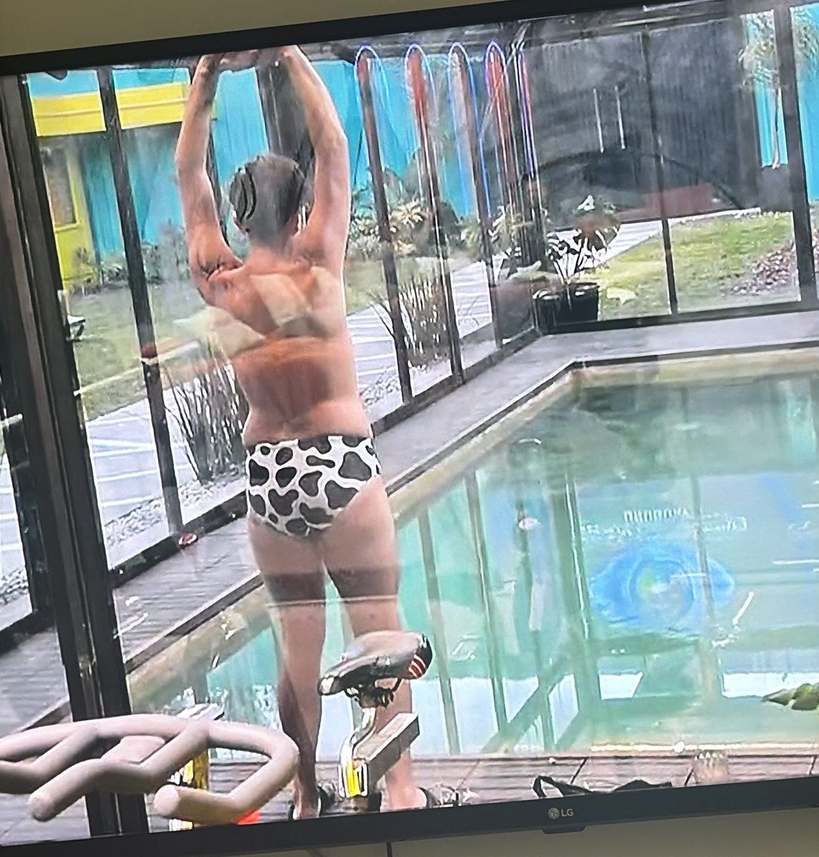 emmayteffi's tweet photo. Pelo sunga de vaquita acevedo 
#granhermanouy https://t.co/JQQx34JjvE