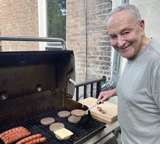 matthewstoller's tweet photo. I'm shocked that a political party who put this guy in charge betrayed working people. https://t.co/4K3Jsr71Ti