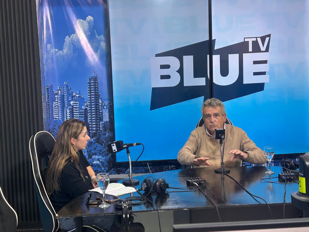 ungdecorazon's tweet photo. Ya estamos!! 
#UnGritoDeCorazon
El streaming nacional y popular con @VirRocchetti y @RossiAgustinOk 
Podés verlo acá 👇🏽 
https://t.co/DyN598YzGH https://t.co/8raC8vjaEp