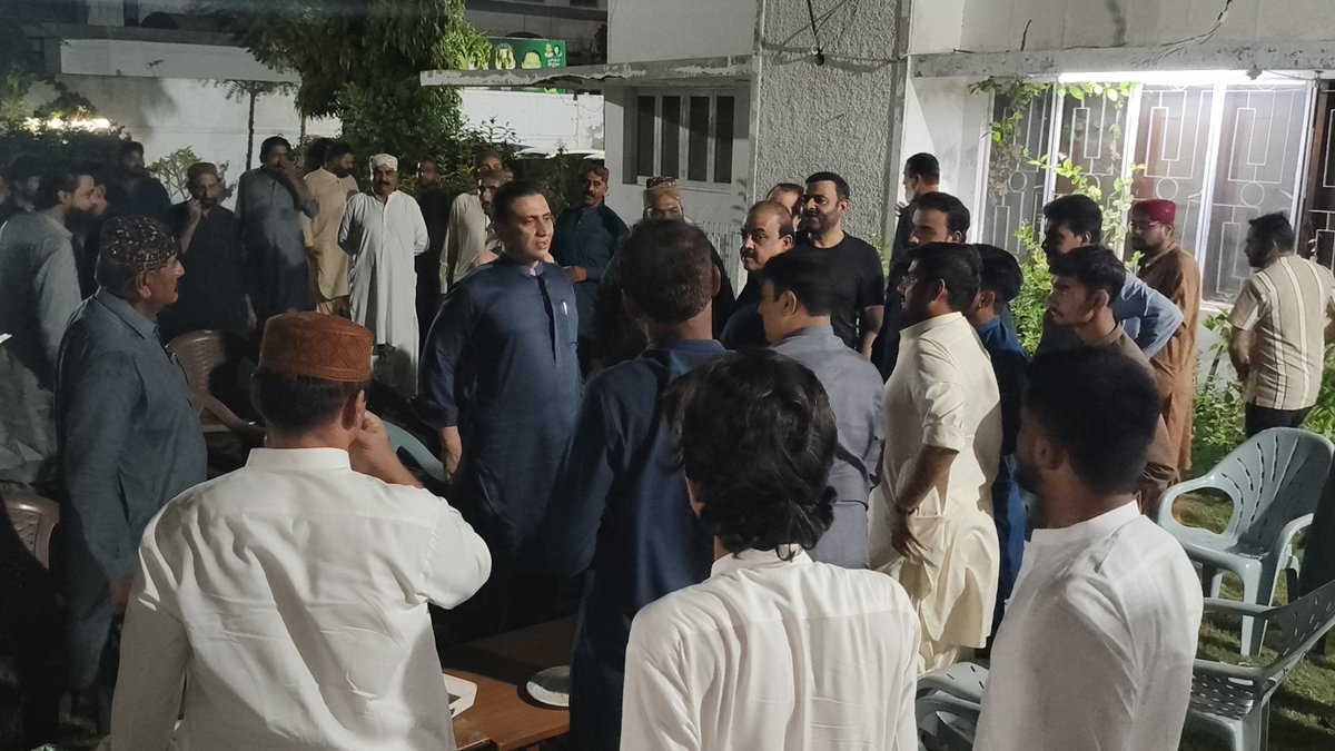 SyedAllahDinoS3's tweet photo. 🎂🌹 چیئرمین بلاول بھٹو زرداری کی سالگرہ کی تقریب 🌹🎂

حیدرآباد: جاموٹ ہاؤس میں چیئرمین پاکستان پیپلز پارٹی بلاول بھٹو زرداری کی سالگرہ کی تقریب کا انعقاد کیا گیا، جس کی میزبانی و صدارت پاکستان پیپلز پارٹی ضلع حیدرآباد کے صدر و رکن قومی اسمبلی سید حسین طارق شاہ جاموٹ صاحب نے کی۔

تقریب میں پاکستان پیپلز پارٹی حیدرآباد کے جنرل سیکریٹری وسیم راجپوت، سینئر نائب صدر اظہر سیال، انفارمیشن سیکریٹری عمیر مولا بخش چانڈیو،پیپلز پارٹی رہنما حیدرآباد سید حسن علی شاہ جاموٹ اور پیپلز پارٹی ینگ لیڈر حیدرآباد سید طاہر شاہ جاموٹ, ڈپٹی انفارمیشن سیکریٹری اسد ابڑو، ڈپٹی انفارمیشن سیکریٹری انور بُلیدی،جنرل سیکریٹری پی وائی او حیدرآباد حسن جتوئی, ہیڈ پاکستان پیپلز پارٹی ڈیجیٹل میڈیا حیدرآباد ڈویژن فیضان ابڑو,عطا شر, سید منظور شاہ, میر دوست بروہی,شازیب شاہوانی,نواز سمو,محمد رمضان رند,شیراز انڑ,الطاف جتوئی, عبدالرزاق نونڈانی سمیت پارٹی کارکنان نے شرکت کی۔

اس موقع پر چیئرمین بلاول بھٹو زرداری کی سالگرہ کا کیک کاٹا گیا اور ان کے لیے نیک خواہشات کا اظہار کیا گیا۔

🌹 جئے بھٹو — جئے بلاول بھٹو زرداری 🌹

#BilawalBhuttoZardari #HappyBirthdayBilawal #JamoteHouse #PPP #Hyderabad #JeayBhutto
#HBDBilawalBhuttoZardari
