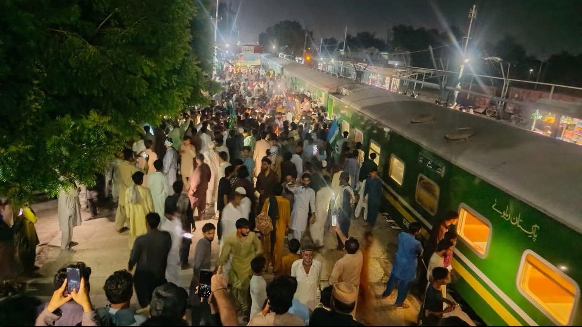 SafdarUmama's tweet photo. لیوی کرو دور 
کہہ رہا ہے خانپور <3

Bhatta Levy Namanzor
Jamaat e Islami
JI March Islamabad
No More Bhatta Levy
 
#جماعت_اسلامی_لانگ_مارچ https://t.co/A54jSgJvGv