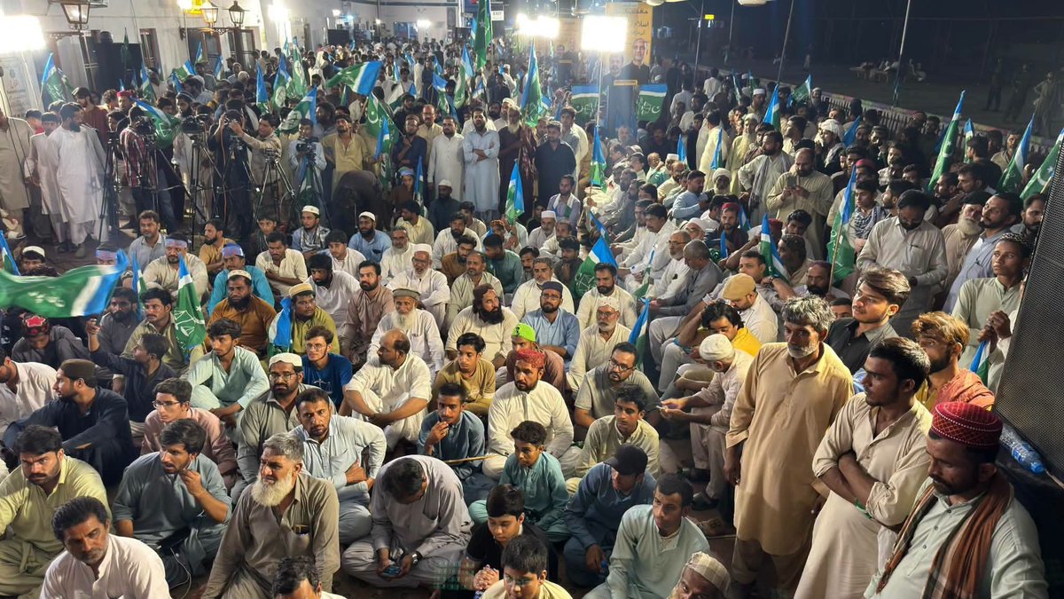 SafdarUmama's tweet photo. ملتان ریلوے اسٹیشن کی اس وقت کی صورتحال ۔۔۔۔
ہزاروں لوگ اپنے محبوب قائد حافظ نعیم کے انتظار میں❣️

Bhatta Levy Namanzor
Jamaat e Islami
JI March Islamabad
No More Bhatta Levy
 
#جماعت_اسلامی_لانگ_مارچ https://t.co/1PjHN0InpO