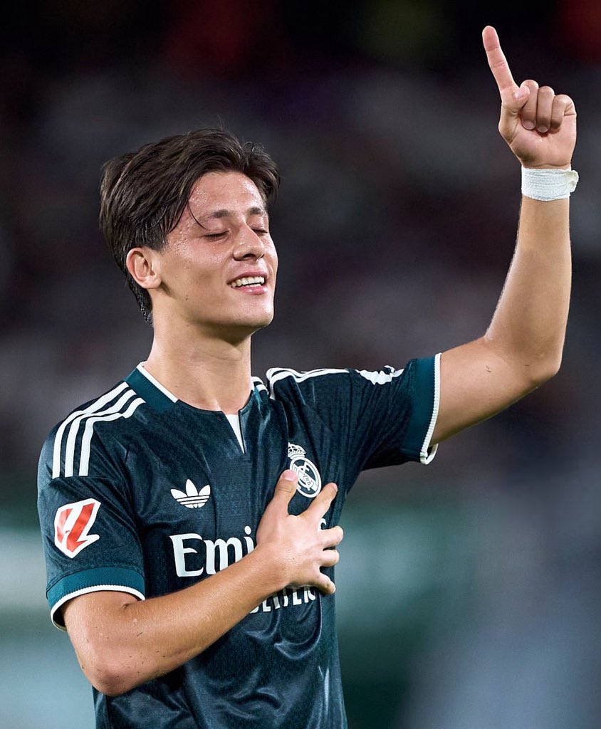 LordZeus_Usulor's tweet photo. 🚨 🗣️ TONI KROOS ON ARDA GÜLER’S TREATMENT AT REAL MADRID:

Arda Güler has been one of Real Madrid’s most impressive players this season. As Cristiano Ronaldo reportedly highlighted recently, the Turkish star is already performing at an extremely high level.

When a player is in this kind of form, he deserves consistency — starting important matches, playing through good moments and being trusted to finish games when he is making an impact.

José Mourinho must recognize the players who are performing at their best and give them the trust they deserve. Vinícius Jr. has struggled in several games, while Aurélien Tchouaméni has also had difficult performances, yet both continue to receive regular opportunities.

Arda, meanwhile, remains one of La Liga’s most creative players but continues to find himself on the bench or being taken off despite influencing the game.

He should be a regular starter. Give him the minutes, let him build rhythm and allow him to develop an even stronger connection with his teammates.

🇹🇷 Arda has already shown that he belongs at Real Madrid.

Now he needs the trust and consistency to prove just how far he can go. ⭐️