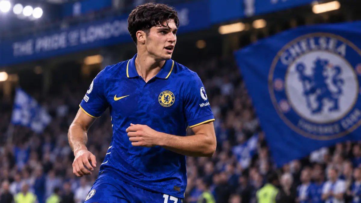 vlad_britball's tweet photo. 🚨 Chelsea are monitoring Juventus midfielder Vasilije Adžić! 🔵

The 20-year-old is currently on loan at Sassuolo and has made a strong start to the season. #CFC 

🔗EN: https://t.co/ILIRbmjqSP

🔗RU: https://t.co/sAC1ZVPjvR https://t.co/evTYOjMhwN