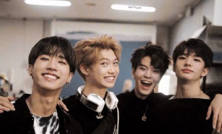mybbokarilixie's tweet photo. All four 2000-borns are 26 now 

#StrayKids https://t.co/XAA9ssBSe8