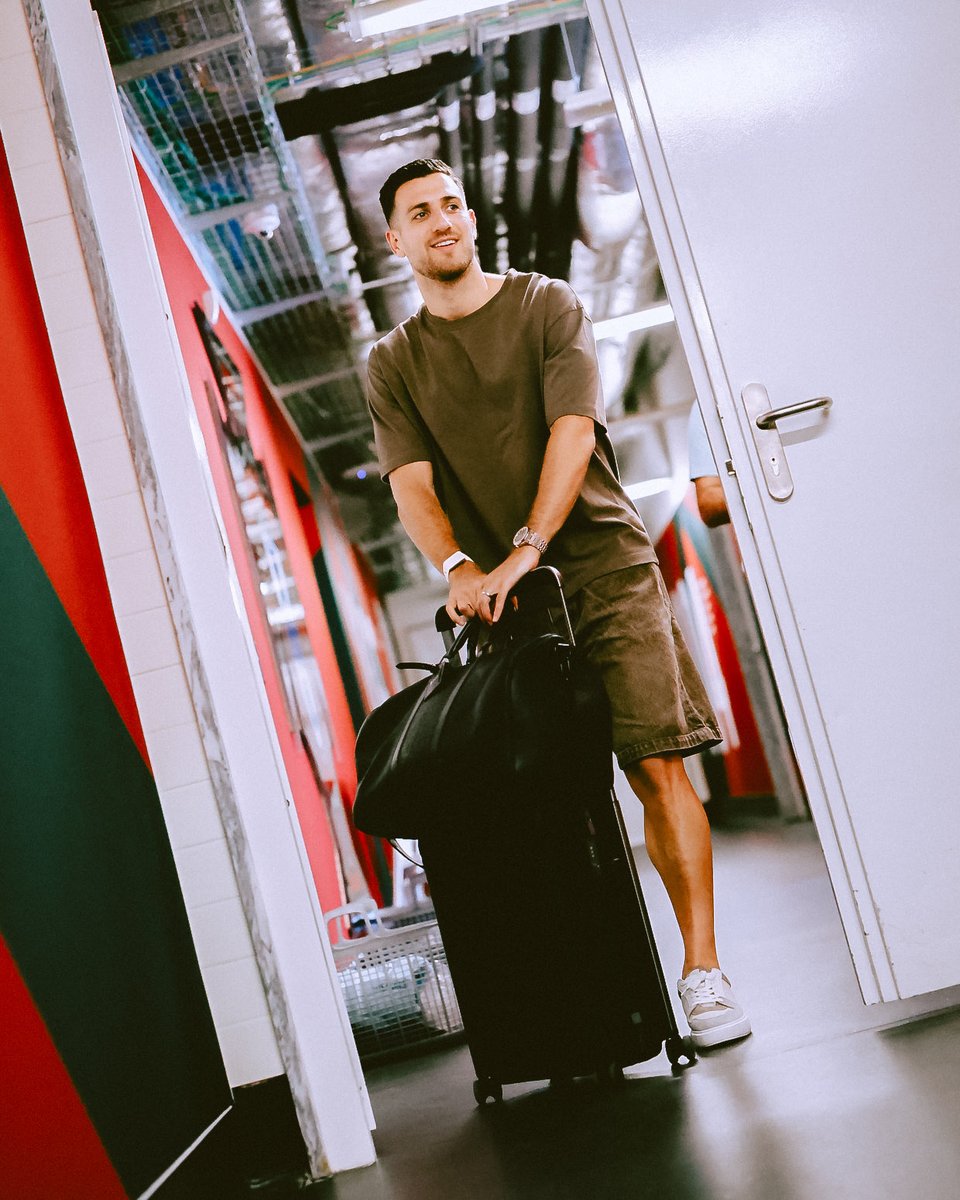 DalotDiogo's tweet photo. a força de um país. Estamos de volta 🇵🇹❤️ https://t.co/oNWo6Wuvyh