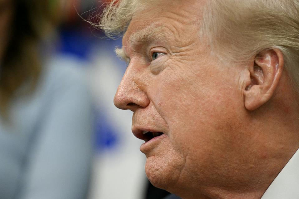 Forbes's tweet photo. Trump Drowned Out By Static Without TV Pool After Banning Major Outlets
https://t.co/btVybYPPwL https://t.co/A1G4CBMmNk