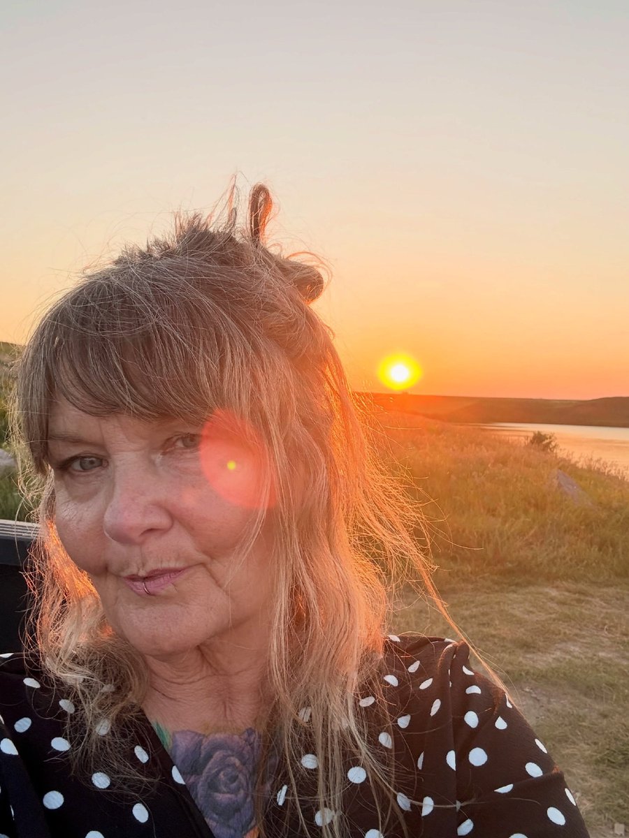 StellaMadi2b's tweet photo. Hey there, I'm Stella • |58, divorced, finally living life on my own terms
I’m here to make new friends or am I too old ?😔 https://t.co/HDkmXIMVco