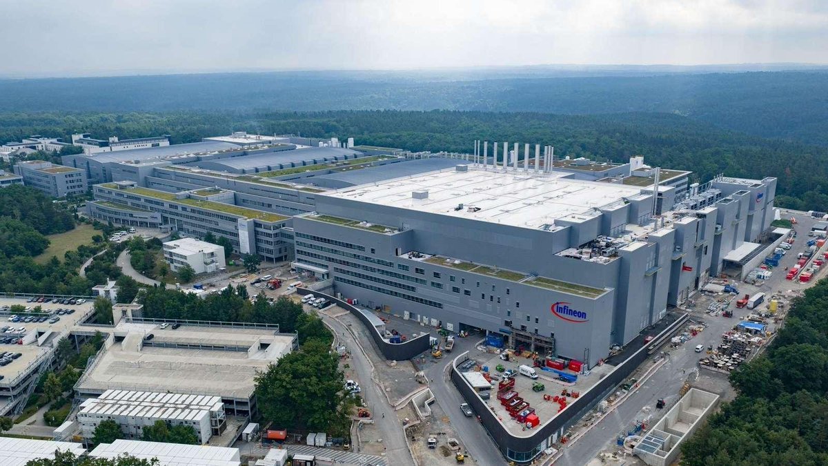 JohnSmith72dro's tweet photo. 🇩🇪 Infineon

Infineon is making noise in Germany today. 🇩🇪⚡
The chipmaker was up around 2.4% as European semiconductor stocks rallied.
Is Europe building a stronger position in the global chip race? https://t.co/6PjZ4uMKIo