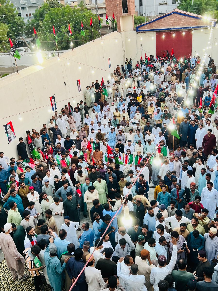 RizwanAliZ786's tweet photo. Nawabshah City
Chairman Bilawal Bhutto Zardari birthday ceremony was held at Zardari House, Nawabshah, by PPP City Nawabshah.

Divisional General Secretary Javed Nayab Laghari, City President Khan Bahadur Bhatti and General Secretary Syed Atif Zaidi attended the ceremony. https://t.co/7pDCRCQ4um