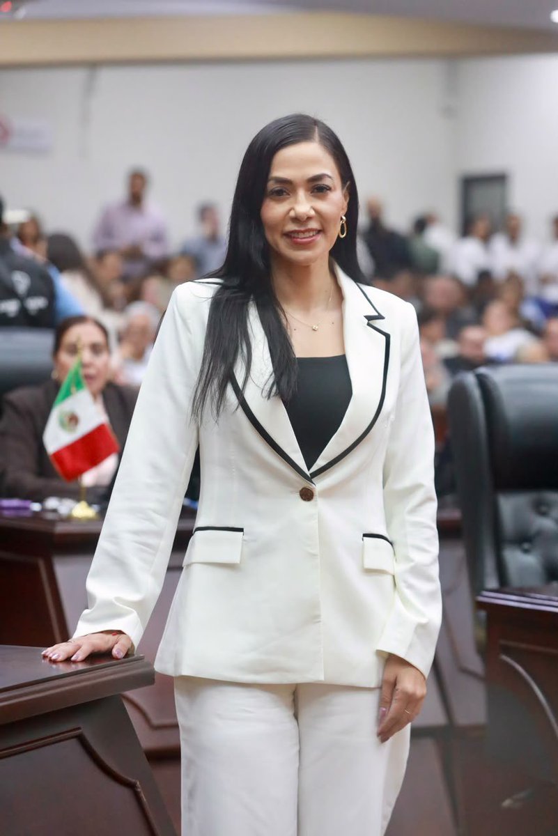 danisotto's tweet photo. ⚖️ En sesión ordinaria del Congreso del Estado, desde el @GPPRIDurango seguimos trabajando con transparencia y rendición de cuentas en pro de las y los duranguenses.  

🏛️ En el marco de la Glosa del cuarto informe de la administración pública estatal, hoy recibimos la comparecencia de los Secretarios:

✔️ Arq. Julio David Payán Guerrero, Secretario de Bienestar Social.
✔️ Dr. Moisés Nájera Torres, Secretario de Salud.
✔️ Dr. José Guillermo Adame Calderón, Secretario de Educación.

Las Diputadas y Diputados escucharemos y haremos preguntas respecto a las actividades realizadas por sus respectivas dependencias en este año de labores.
