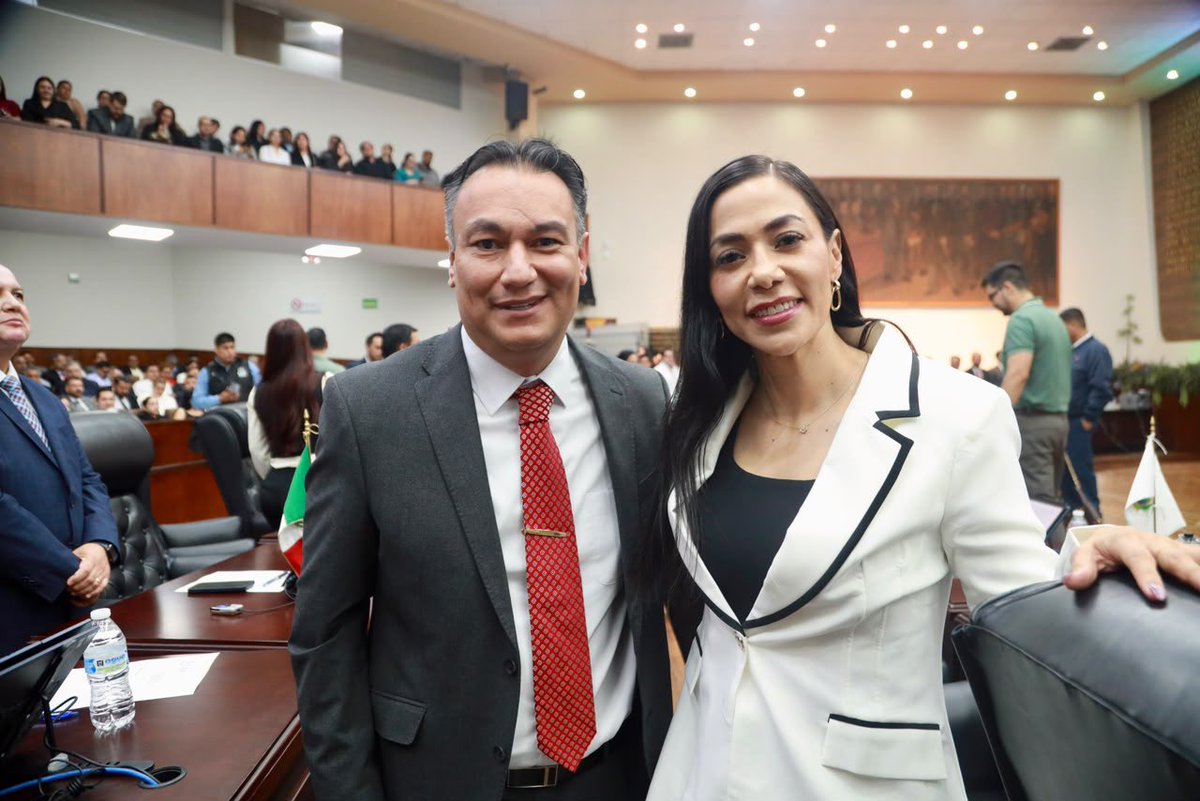 danisotto's tweet photo. ⚖️ En sesión ordinaria del Congreso del Estado, desde el @GPPRIDurango seguimos trabajando con transparencia y rendición de cuentas en pro de las y los duranguenses.  

🏛️ En el marco de la Glosa del cuarto informe de la administración pública estatal, hoy recibimos la comparecencia de los Secretarios:

✔️ Arq. Julio David Payán Guerrero, Secretario de Bienestar Social.
✔️ Dr. Moisés Nájera Torres, Secretario de Salud.
✔️ Dr. José Guillermo Adame Calderón, Secretario de Educación.

Las Diputadas y Diputados escucharemos y haremos preguntas respecto a las actividades realizadas por sus respectivas dependencias en este año de labores.
