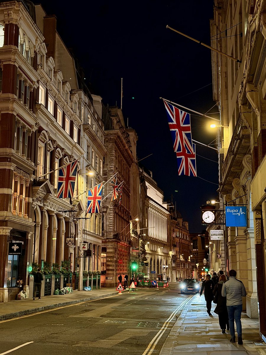 redelitist's tweet photo. London doesn't have a rival https://t.co/HGi5TqFZO7