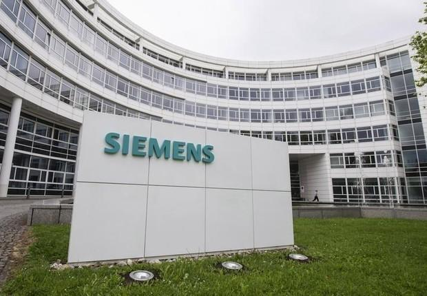 Davidonm3z's tweet photo. 🇩🇪 Siemens

Siemens is having a strong session today. 📈🇩🇪
The stock gained around 3.6% in the STOXX 50.
Industrial Europe is showing strength — temporary bounce or bigger trend? https://t.co/6aAV9nWPGB