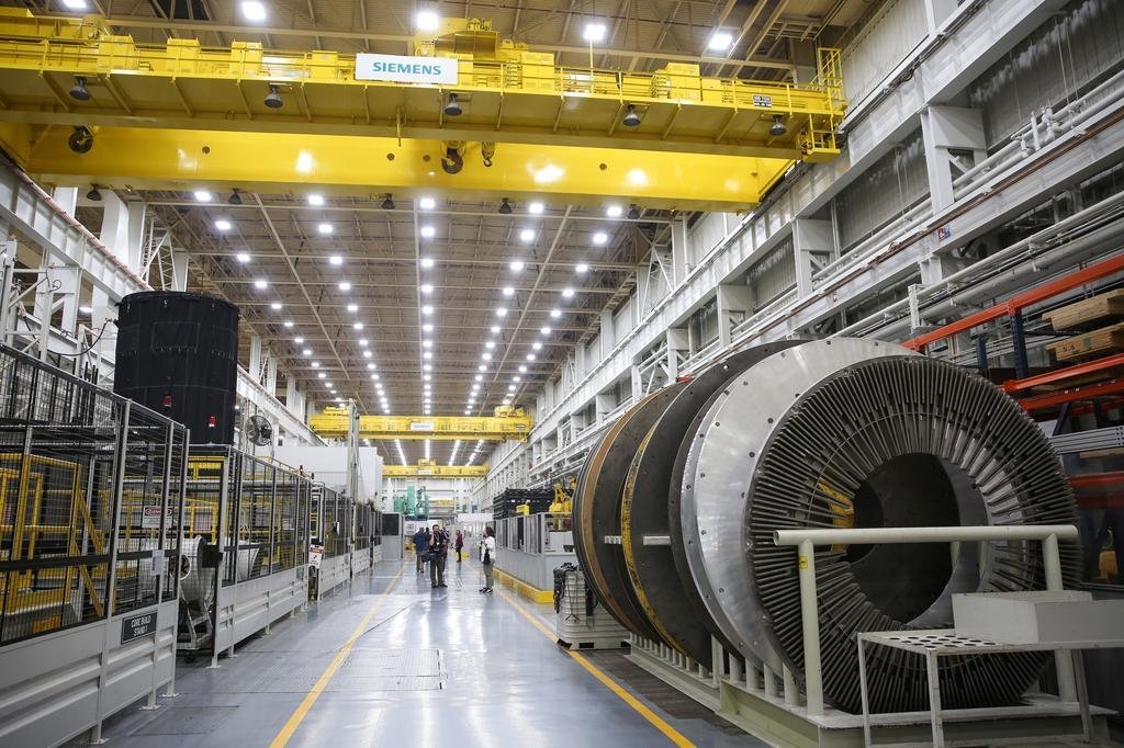 Davidonm3z's tweet photo. 🇩🇪 Siemens

Siemens is having a strong session today. 📈🇩🇪
The stock gained around 3.6% in the STOXX 50.
Industrial Europe is showing strength — temporary bounce or bigger trend? https://t.co/6aAV9nWPGB