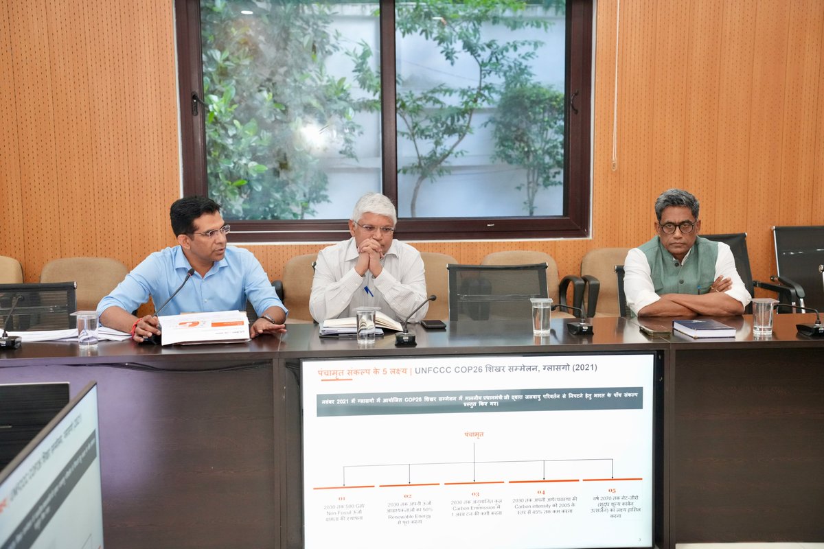 officecmbihar's tweet photo. माननीय मुख्यमंत्री श्री सम्राट चौधरी जी ने आज लोक सेवक आवास स्थित ‘संकल्प’ सभागार में बिहार ग्रीन हाइड्रोजन नीति-2026 के प्रारूप को लेकर आयोजित समीक्षा बैठक में विस्तृत चर्चा की। https://t.co/6AhPaJ6hI8