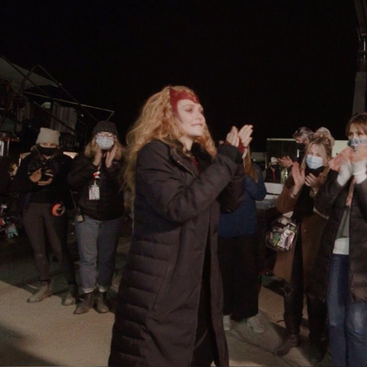BruceWayne9851's tweet photo. Elizabeth Olsen behind the scenes of WandaVision and Multiverse of Madness. https://t.co/fKHDUEREDi