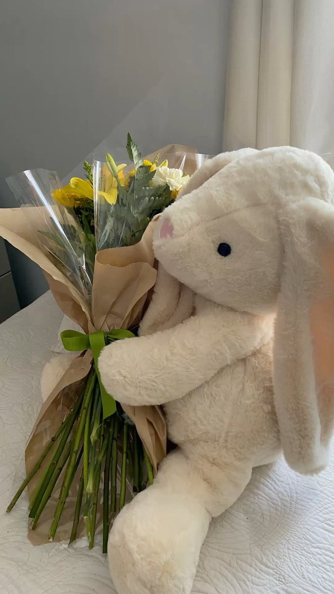 thecoffeespages's tweet photo. Toc toc… ¡Han pensado en ti en el día de las flores amarillas!

🌼Para: @ateneapoets 
🌻De: @eternaldomini0n 

📃 Mensaje: Te amo, y ahora existo yo en tu vida, esa es la diferencia mi niña https://t.co/vq8QWb4oMm