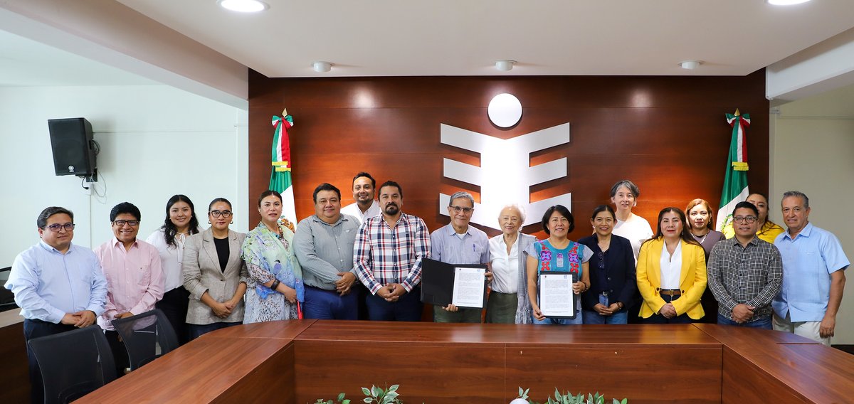 Elizabeth_SG1's tweet photo. Esta mañana, desde el #IEEPCO, firmamos un convenio de colaboración con el Centro de Investigaciones y Estudios Superiores en Antropología Social, Unidad Pacífico Sur (#CIESAS). Agradezco y reconozco la labor de la doctora Margarita Dalton para concretar este alianza estratégica. https://t.co/WJJ1Yp9M8C