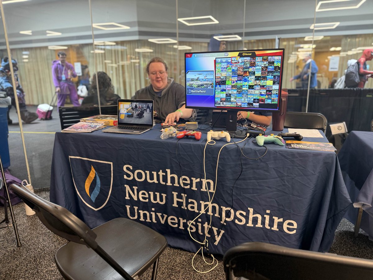SNHUesports's tweet photo. That’s a wrap on Granite State Comic Con! 🎮⚡️Thank you to everybody who stopped by, played some Smash, and hung out with us this weekend! 🏆 #granitestatecomiccon #snhu #collegesports #smashbros #esports https://t.co/uTEEzEwORN