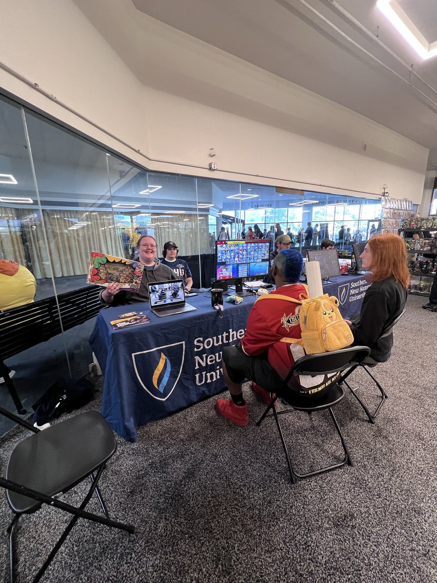 SNHUesports's tweet photo. That’s a wrap on Granite State Comic Con! 🎮⚡️Thank you to everybody who stopped by, played some Smash, and hung out with us this weekend! 🏆 #granitestatecomiccon #snhu #collegesports #smashbros #esports https://t.co/uTEEzEwORN