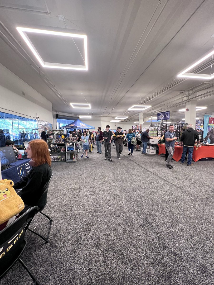 SNHUesports's tweet photo. That’s a wrap on Granite State Comic Con! 🎮⚡️Thank you to everybody who stopped by, played some Smash, and hung out with us this weekend! 🏆 #granitestatecomiccon #snhu #collegesports #smashbros #esports https://t.co/uTEEzEwORN
