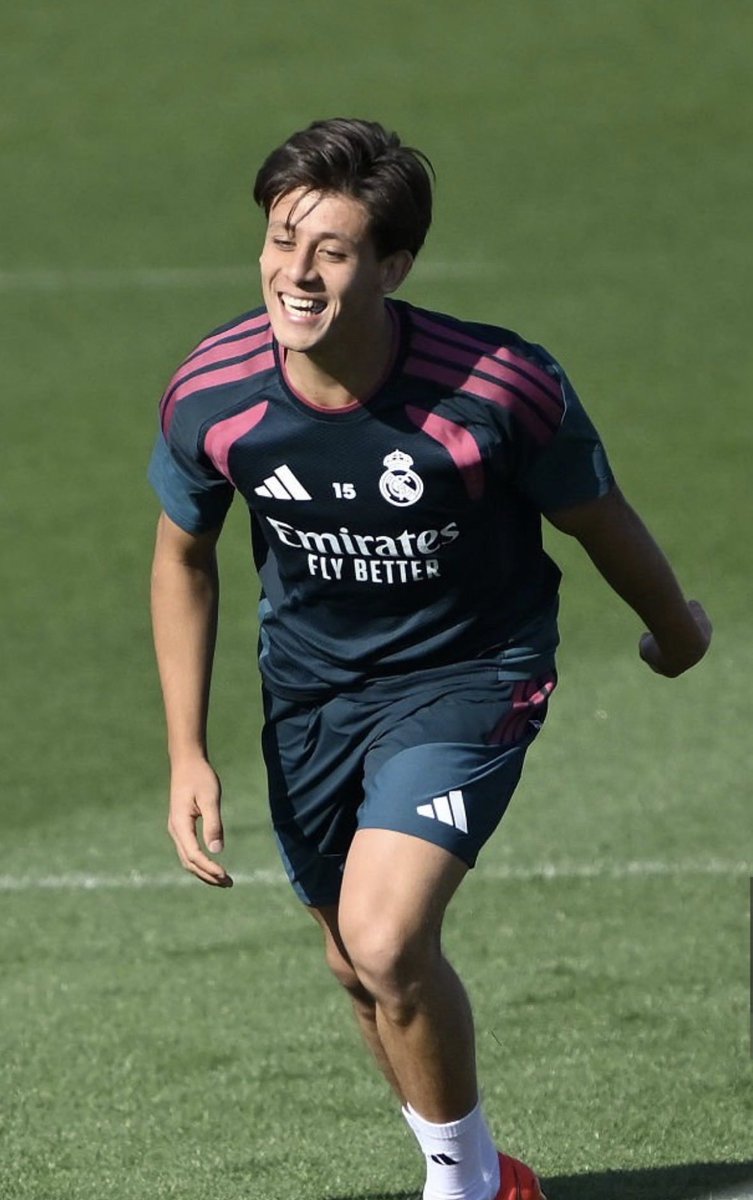 VilretM's tweet photo. 🇹🇷Vincenzo Montella on Arda Güler:

“We cannot treat Arda like just another player in this Turkish team. At Real Madrid, he is learning to play under enormous pressure. With Türkiye, we need to give him responsibility.

If Arda Güler is our most creative player, why are we still asking him to adapt to everyone else?”