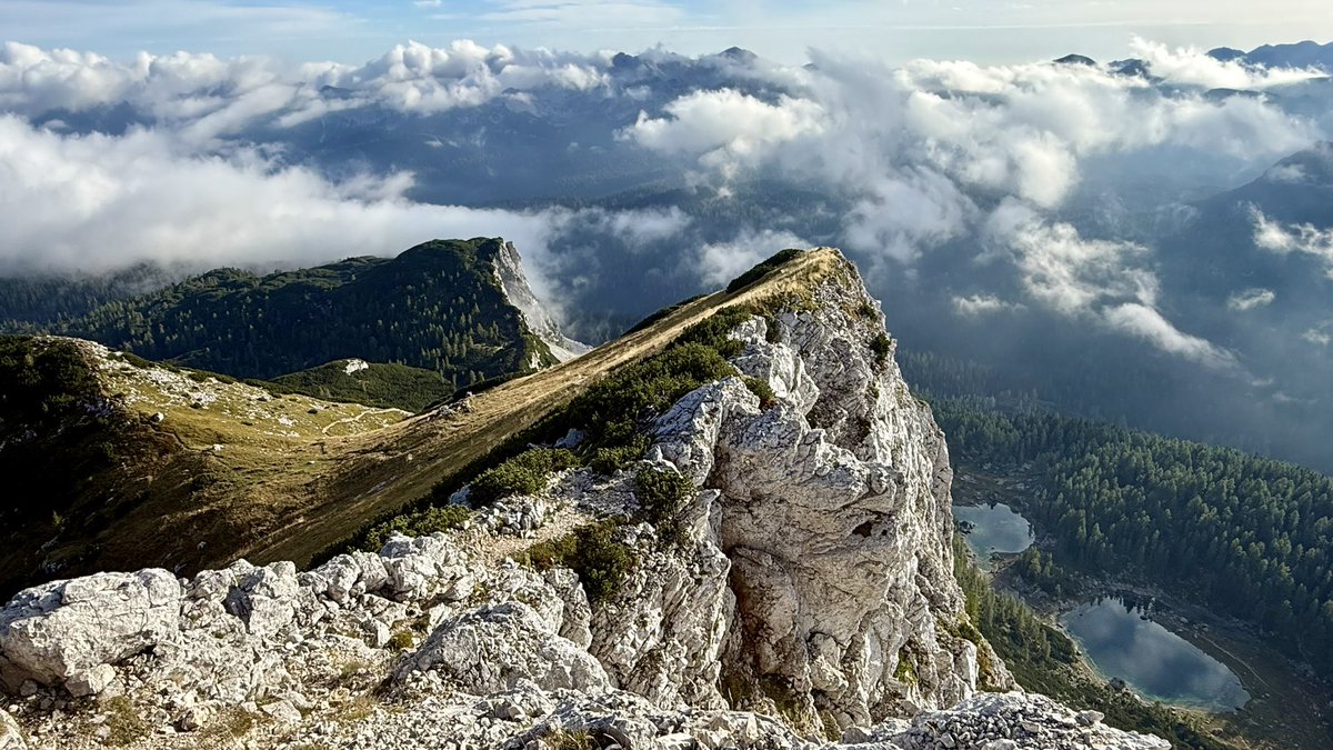 ExploringSlo's tweet photo. Yes, we just started our last 7 Triglav Lakes Trek of the season today! 🏔️ And yes, this is the view from our bonus peak above Double Lake, which we climbed in the afternoon. 😍
Join us on our next guided trek in 2027 and experience it for yourself:
https://t.co/ESSN775fH5 https://t.co/3ZhhcVojdR