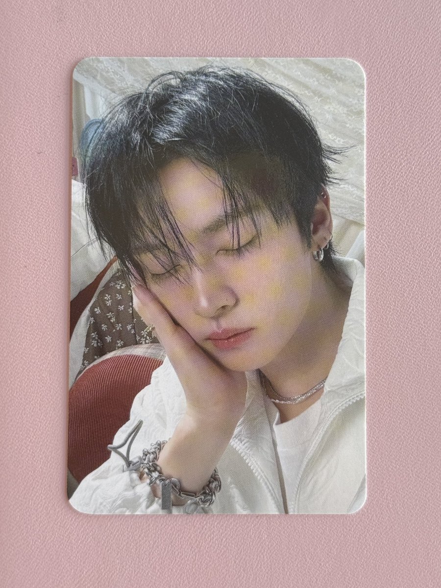 linodding's tweet photo. best photocard ever https://t.co/w2wxIcyMg6