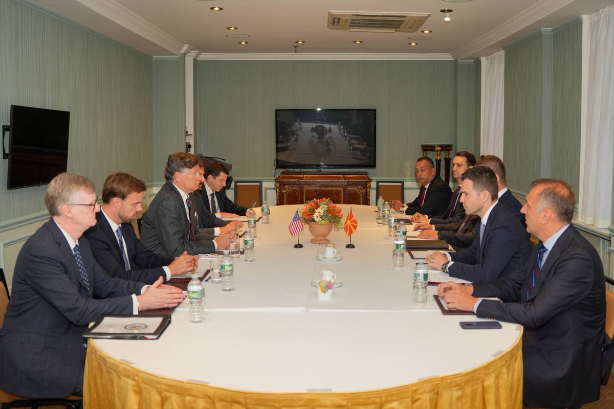 VladaMK's tweet photo. Мицкоски од Њујорк: Со САД градиме партнерство засновано на доверба, почит и конкретни резултати ⬇️

🔗https://t.co/wF2m7yR8cm https://t.co/DTxryFFQtZ