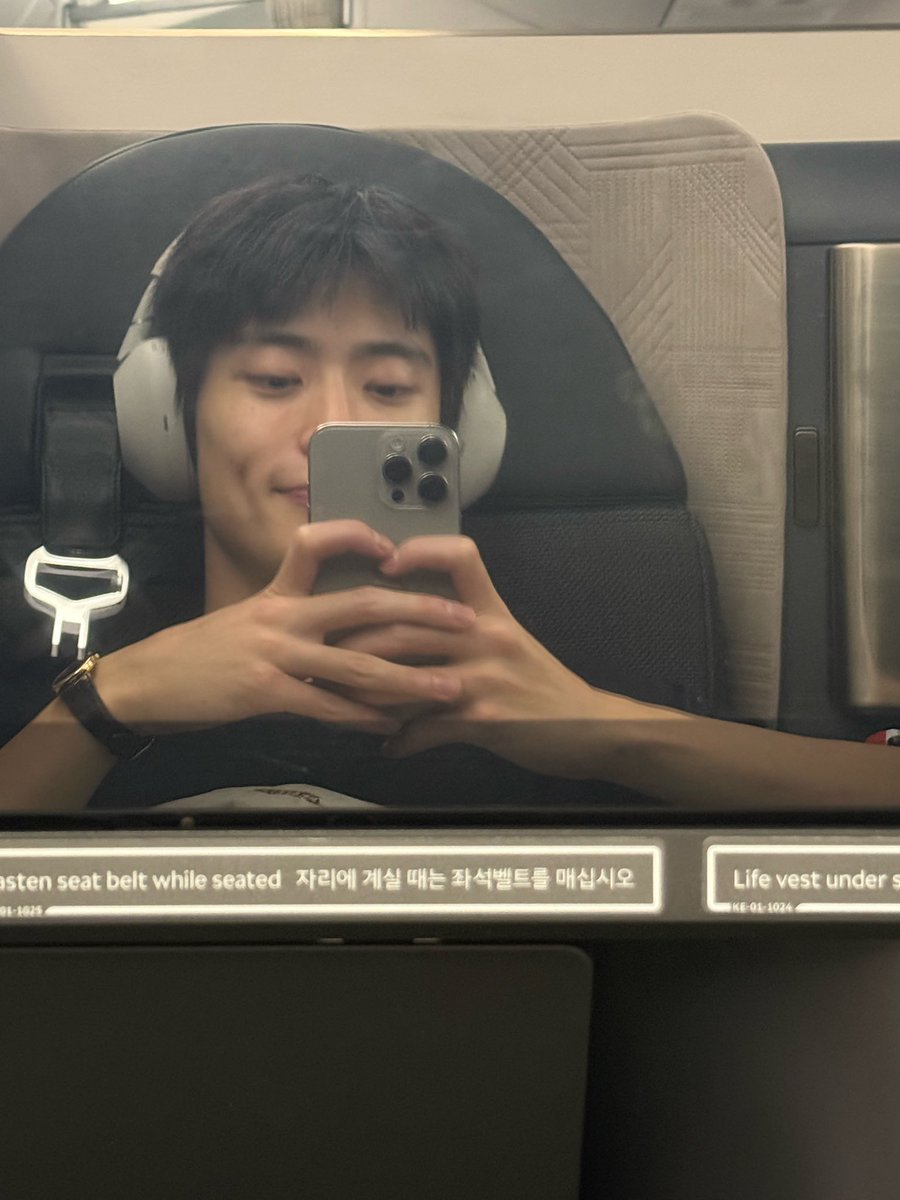 jaehyunpetals's tweet photo. Jaehyun 💭

(photo)

it was like this, and then

(photo)

like this 

i had such a great time at Redline

and i came to Milan

let's go ✈️ https://t.co/H1mnlZVNPg