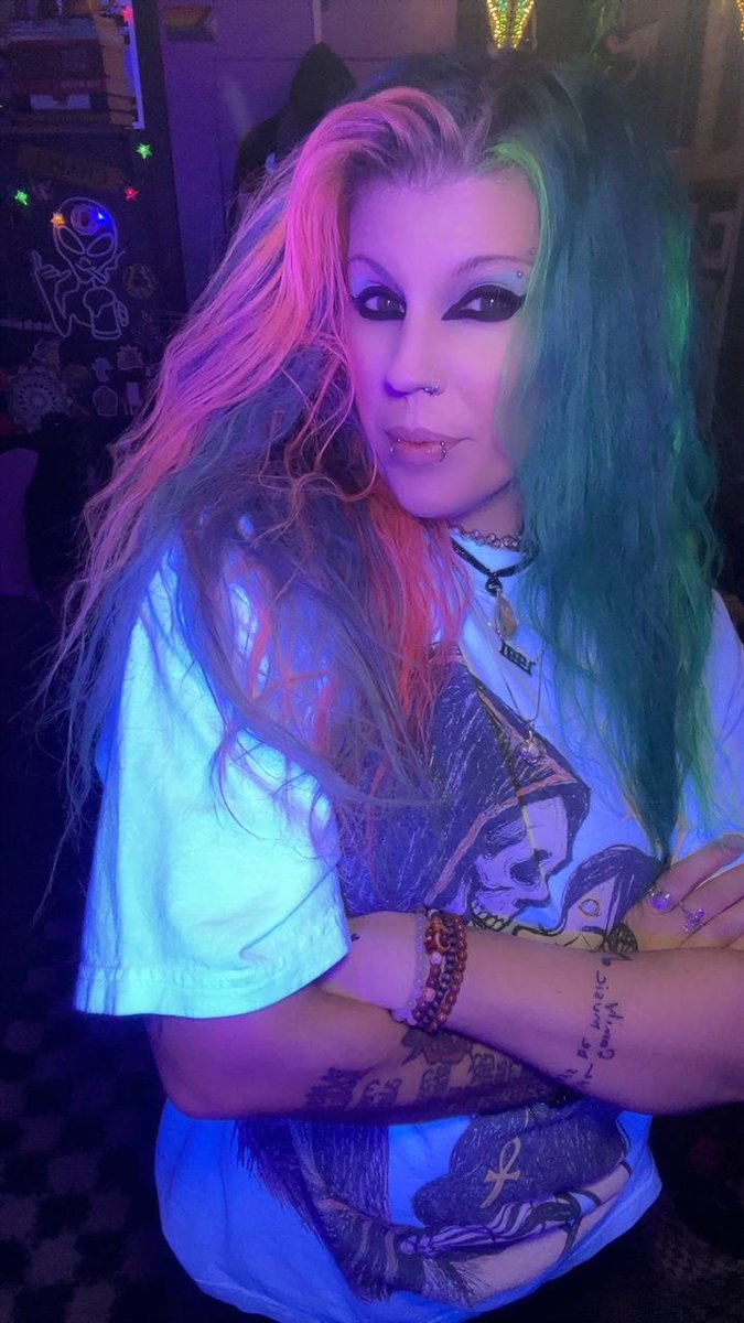 ItsSativaRaine's tweet photo. I hope everyone is having a good night ♡ https://t.co/T8wbrnNfOU