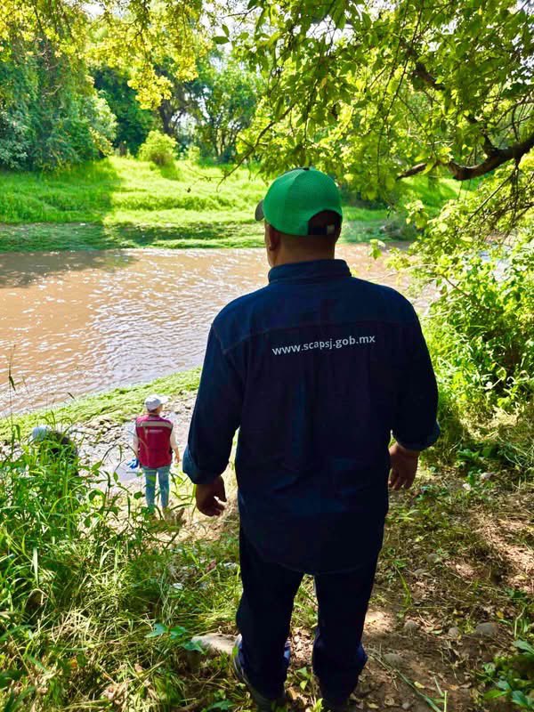 ElTxoroMatutino's tweet photo. 🌿💧 SCAPSJ participa en jornada de limpieza del río Apatlaco
El organismo de Jiutepec se sumó, como invitado de Conagua, a la jornada realizada en Xochitepec para contribuir al cuidado y preservación del río Apatlaco.
#Jiutepec #SCAPSJ https://t.co/xCO2be0CUg