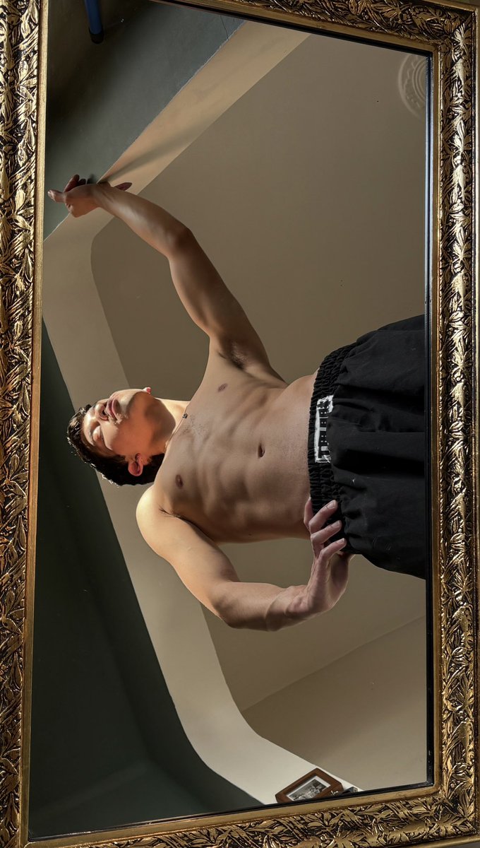 roccothemuse's tweet photo. soft porn https://t.co/VsBpjC1wF3