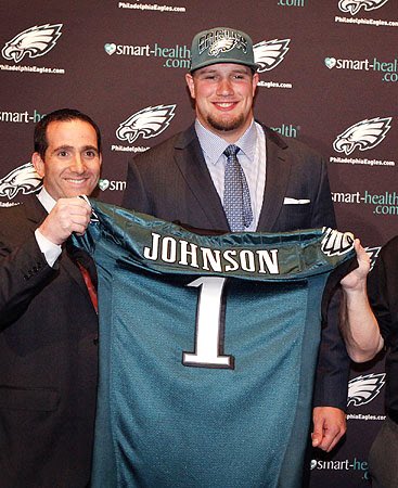PhilaFanCentral's tweet photo. Lane Johnson and Zach Ertz were the Eagles’ top 2 picks in the 2013 NFL draft.

13 years later - they’re teammates once again, and possibly both on their farewell tours.

This is awesome. https://t.co/v5wta26k78