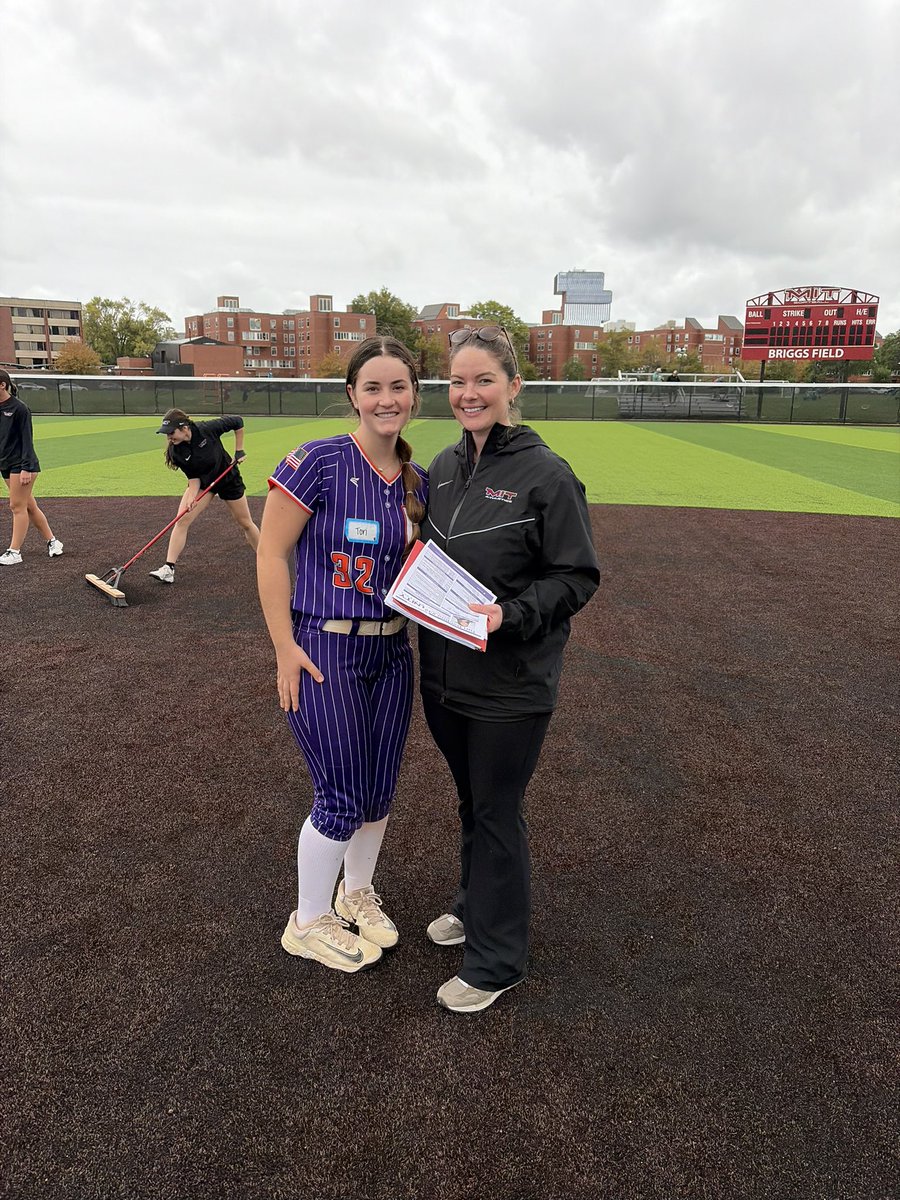 ToriBaldino's tweet photo. Had a wonderful time with @mitsoftball! So happy to be back on campus and be able to play on the new turf field. So glad the weather held up. Huge thanks to @coach_trotman, @KraytenbergE, @CoachMichaelaR, and Coach Zambello for hosting such a great camp!🦫

@VAUnitySB @UnityRussel