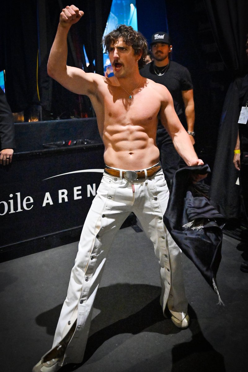 headlineplanet's tweet photo. Benson Boone backstage at the iHeartRadio Music Festival

📸 David Jay Becker for IHM @bensonboone https://t.co/A1lyl2ku5t