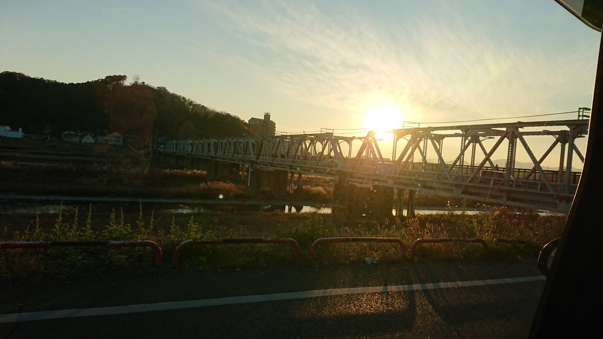 match555go's tweet photo. 桐生市でのライブ後、階段横に令和8年熊本地震の義援金募金箱が設置されていました

私の地元、足利市の八雲神社が2012年に焼失した際には森高さん自身も寄付され、ライブでも寄付金を募ってくだされて、後に再建されました

僅かですがお礼の気持ちも込めて寄付してきました🙂

#森高千里
#渡良瀬橋 https://t.co/fSPnEHAfkq