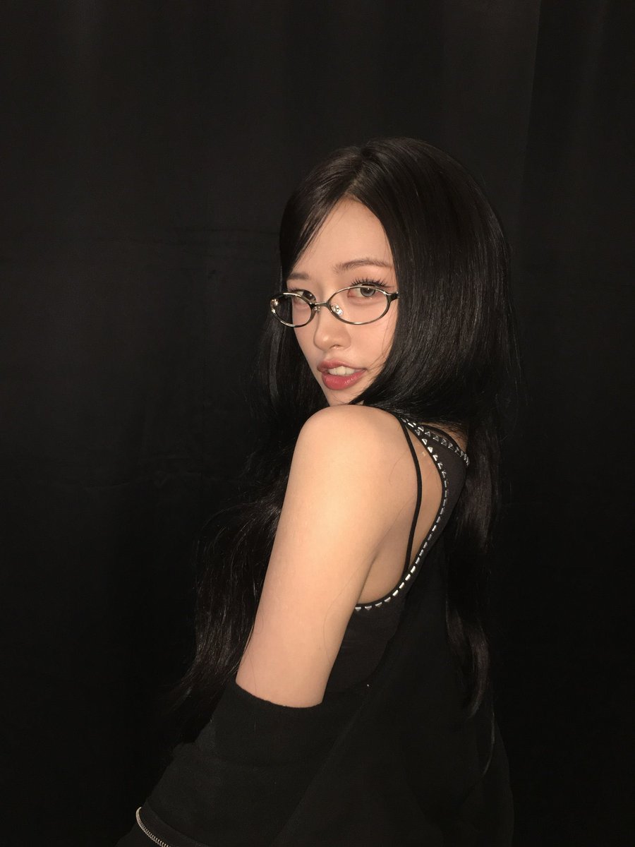 _ann_yujin's tweet photo. 🖤📸

#ANYUJIN #안유진 #IVE #아이브 https://t.co/70ttfiZ5S3