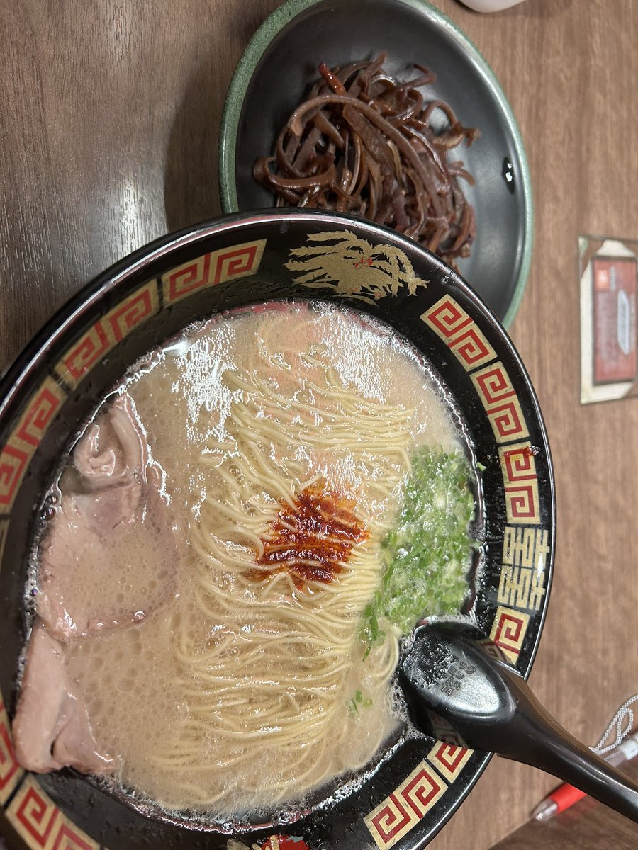 Aya_of_words's tweet photo. 天気良すぎて最高
朝から呼び出して一蘭食べてきた https://t.co/HWXVJOfenP