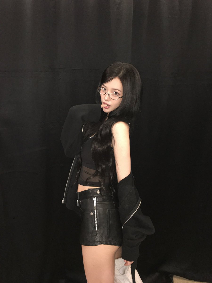 _ann_yujin's tweet photo. 🐈‍⬛🖤

#ANYUJIN #안유진 #IVE #아이브 https://t.co/rAfU249ON4
