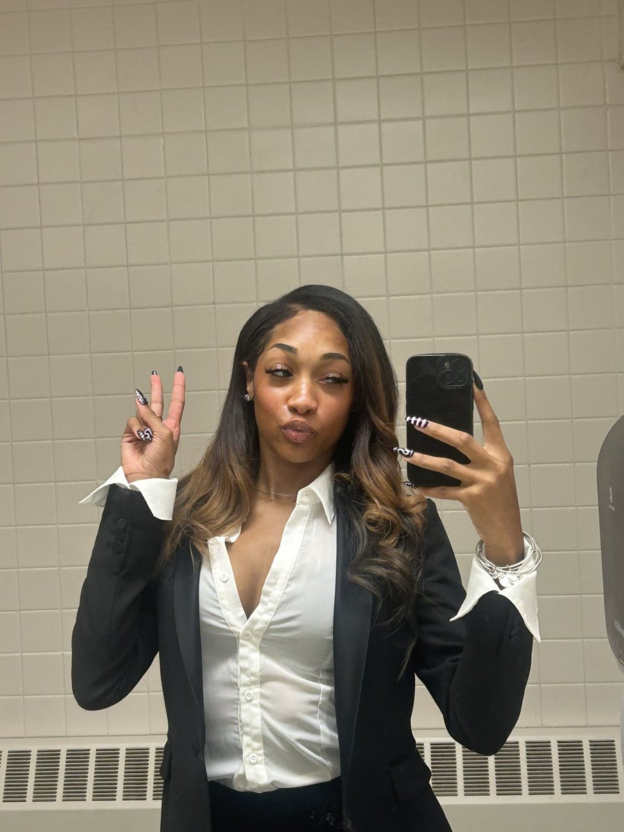 MsTiff8u's tweet photo. Would you let me be your lawyer?🤭 https://t.co/CaBOzrGCRU