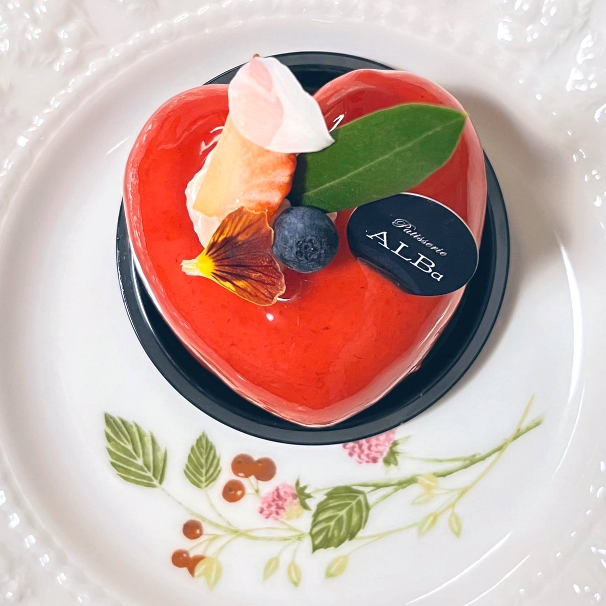 minmin8ixj's tweet photo. 9月22日𝙏𝙪𝙚𝙨𝙙𝙖𝙮☀️
❤️
おはようございます。.:＊・゜
❤️
可愛いケーキを貰ったので載せてみましたw
中が3層のチョコムースで美味でした🤤
❤️
穏やかな1日になりますように。.:＊・゜ https://t.co/Sbj7Ws1Xqh
