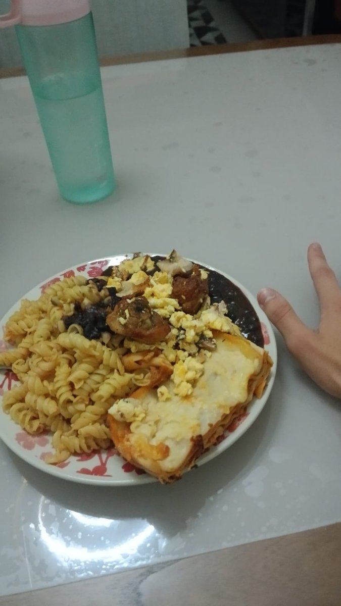 hydroxiny's tweet photo. academia fazendo efeito
obs: o prato é fundo https://t.co/GnsELt98Q6