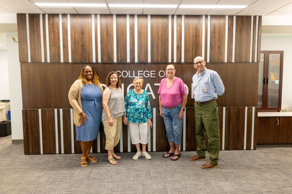 maroonation's tweet photo. More than 60 years later, Bette ’62 returned to Hill Hall.

The College of Education alum toured her old stomping grounds, met future teachers and saw how campus has grown since her days at Missouri State.

There’s nothing like welcoming a Bear back home. https://t.co/0rBxvOwViZ