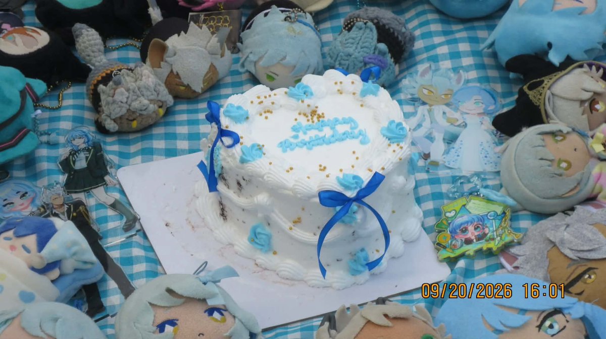 KasUmiUbe's tweet photo. Had a mini picnic party + cupsleeve oc merch with my oomfies to celebrate Yuube's birthday today!! 💙🌙 https://t.co/mbzV4AlgQx