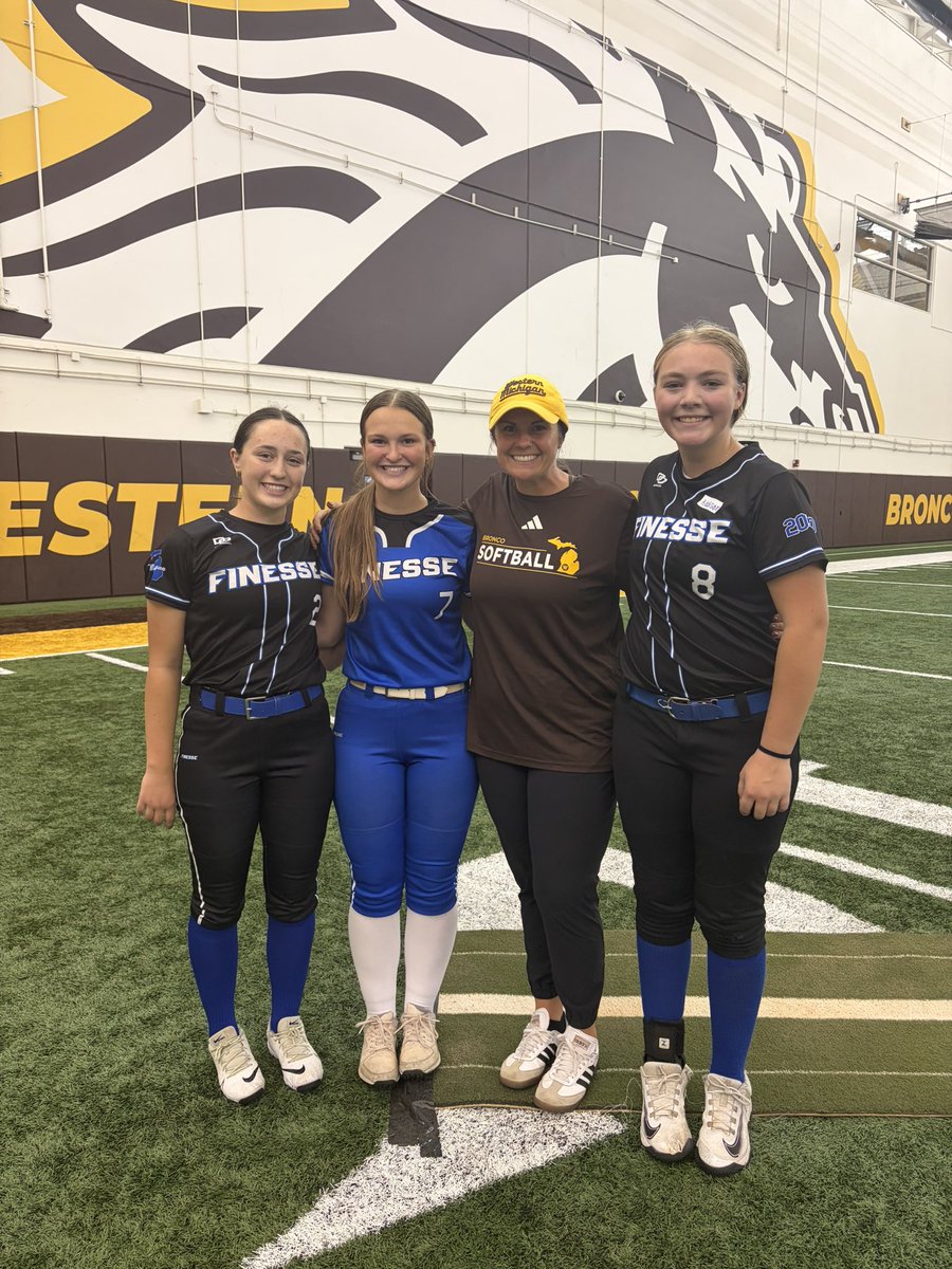 AddysonBucklin's tweet photo. Thank you coach @marleewilson for putting on the @WMUSoftball ⛺️ yesterday. I enjoyed taking many reps, interacting with the coaches and players, and playing in the scrimmages with my teammates @ReeseBerry29 and @AddyMark2030. 

Go broncos!! 💛🤎

@CoachErikaWhitt  @Coach_Mogan https://t.co/a7PRyYjx2x